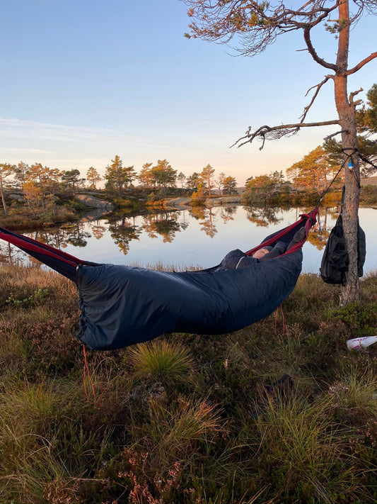 Ta med hengekøyen på overnatting i høstskogen - vi gir deg våre tips! 🍂🍁